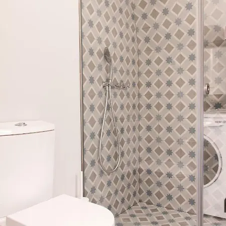 Small Studio With A/c In Historical Renovated Building 波尔图