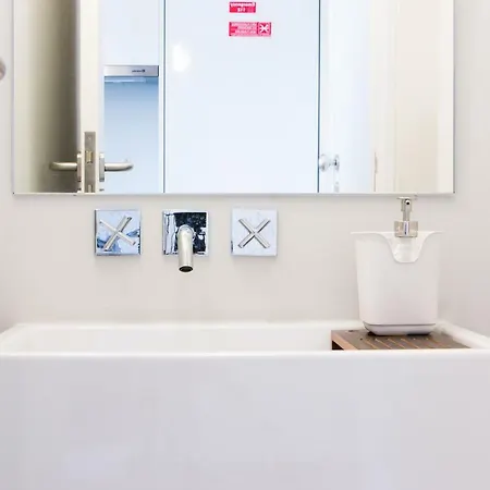 公寓 Small Studio With A/c In Historical Renovated Building *